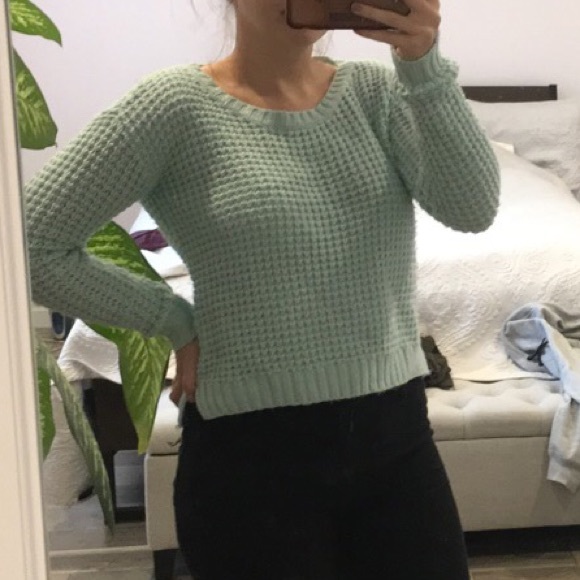 Turquoise sweater that’s very comfortable - Picture 1 of 2